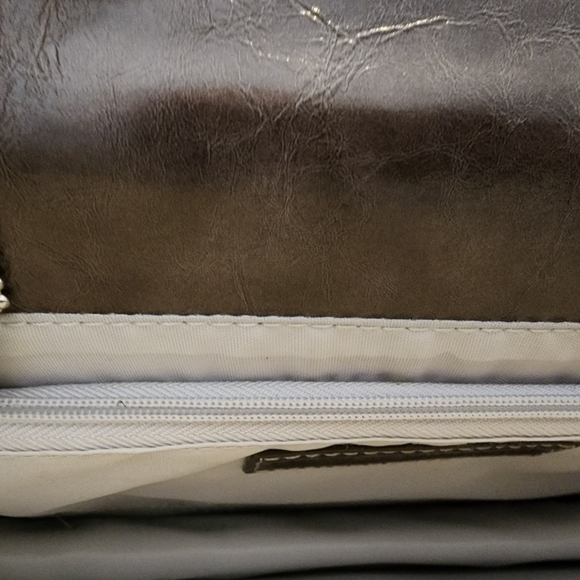 CHINESE LAUNDRY CLUTCH - Picture 10 of 16